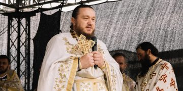 Interviu cu Părintele Iurie Nistor despre veșmântul Sfântului Ioan cel Nou de la Suceava: un odor binecuvântat adus în biserica noastră