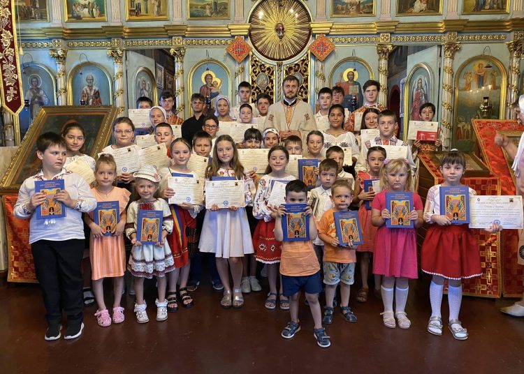 Finalizarea anului de studii catehetice la Parohia „Acoperământul Maicii Domnului” din Ghidighici