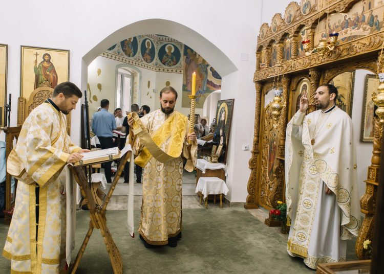 Sfânta Liturghie din Duminica a VI-a după Pogorârea Sfântului Duh (Vindecarea Slăbănogului din Capernaum)