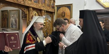 Lepădarea de lume și îmbrățișarea vieții monahale. ÎPS Petru a săvârșit slujba de călugărie a fratelui Grigore Stamati, devenit Monahul Calinic