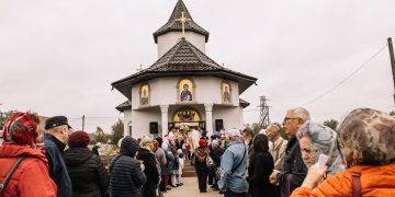 Sfințirea Bisericii „Sfântul Ierarh Iosif cel Milostiv” din Ungheni: Un simbol al unității românești