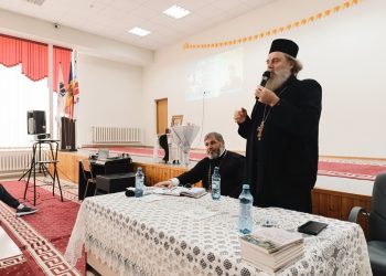 Arhimandritul Nicodim Petre în mijlocul tinerilor din Sipoteni: „Omul duhovnicesc se gândește la veșnicie”