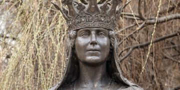 Regina Maria revine simbolic la Chișinău: un monument înalt de 6 metri va fi inaugurat la 107 ani de la Unirea Basarabiei cu România