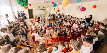 Copiii din Ghidighici au vestit Învierea Domnului prin poezie, cântec și bucurie pascală