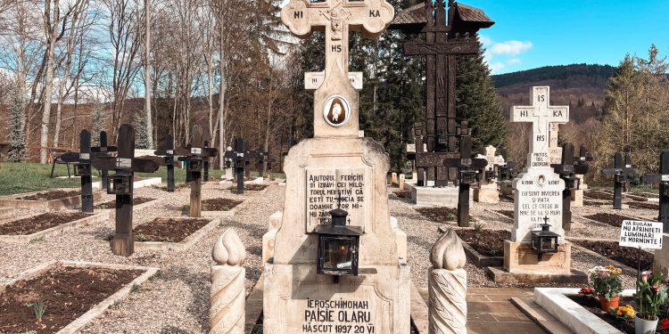 ???? Pași de pelerin: În tăcerea Sihăstriei, pe urmele Sfinților Cuvioși Cleopa și Paisie