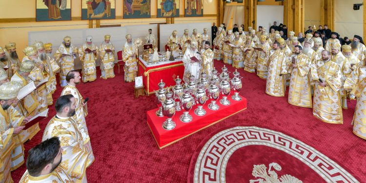 Galerie foto exclusivistă: Liturghia din Joia Mare și Sfințirea Marelui Mir