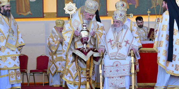 Galerie foto exclusivistă: Liturghia din Joia Mare și Sfințirea Marelui Mir