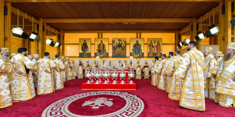 Galerie foto exclusivistă: Liturghia din Joia Mare și Sfințirea Marelui Mir