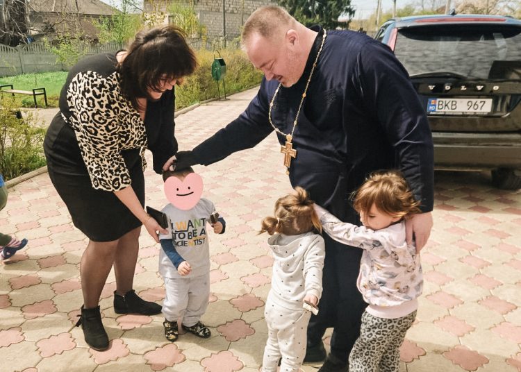 Mângâiere în Săptămâna Patimilor: Parohia din Peresecina – o familie pentru cei fără familie