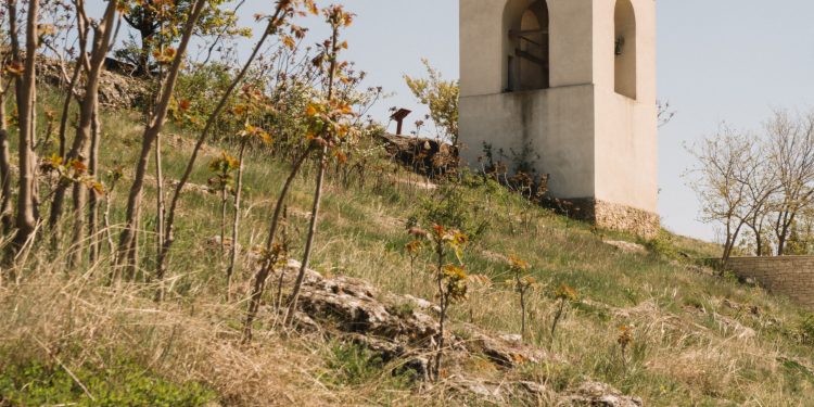 ???? Pași de pelerin: Orheiul Vechi – nevoință sculptată în stâncă