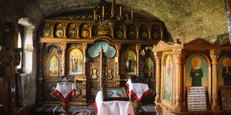 ???? Pași de pelerin: Orheiul Vechi – nevoință sculptată în stâncă