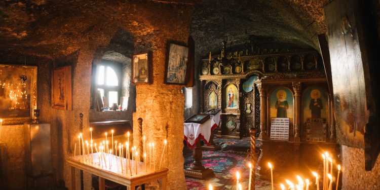 ???? Pași de pelerin: Orheiul Vechi – nevoință sculptată în stâncă