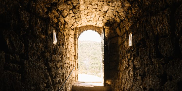 ???? Pași de pelerin: Orheiul Vechi – nevoință sculptată în stâncă