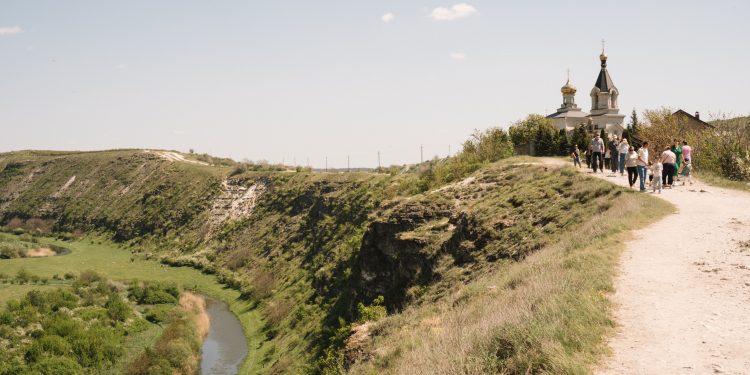 ???? Pași de pelerin: Orheiul Vechi – nevoință sculptată în stâncă