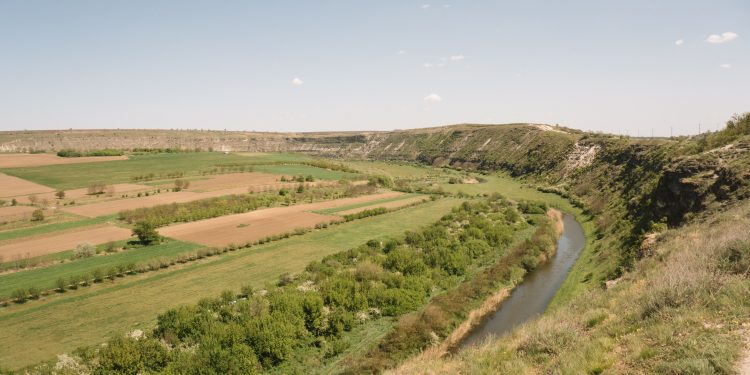 ???? Pași de pelerin: Orheiul Vechi – nevoință sculptată în stâncă