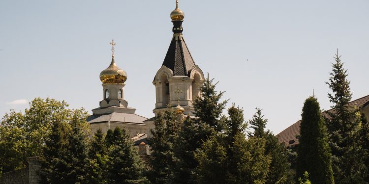 ???? Pași de pelerin: Orheiul Vechi – nevoință sculptată în stâncă