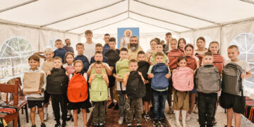 150 de copii din Episcopia de Bălți au primit ghiozdane din partea Episcopiei Hușilor. Primii beneficiari – copiii din Parohia Grinăuți, Râșcani