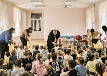 Parohia „Sfântul Ierarh Nicolae” din Peresecina aduce bucurie la 330 de copii prin daruri binecuvântate