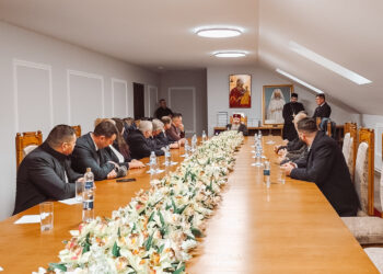 Parlamentari români și moldoveni, solidari cu Mitropolia Basarabiei în apărarea drepturilor sale legitime