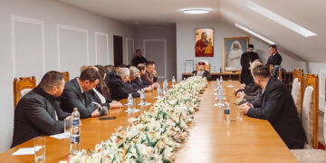 Parlamentari români și moldoveni, solidari cu Mitropolia Basarabiei în apărarea drepturilor sale legitime