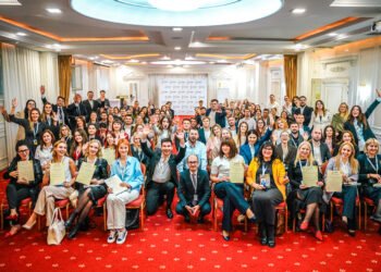 Competență, caracter și curaj în slujba comunităților: DOXA prezentă la academia de leadership Future Romania
